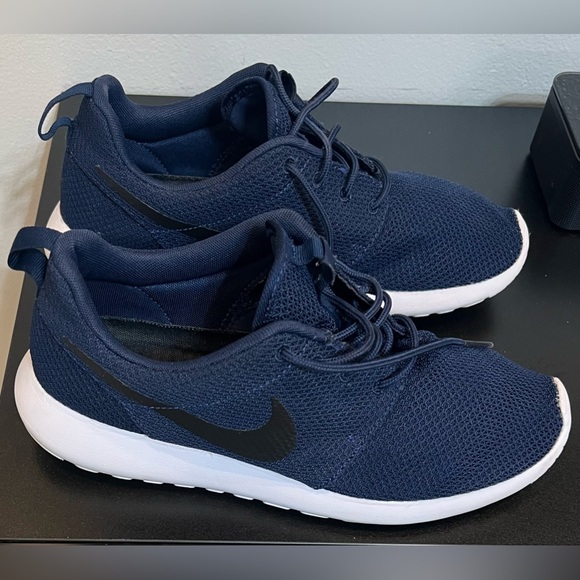 Nike Roshe Men Sneaker 2015 Gym Navy Blue Running Shoes.Size:9”. Lace up . Used - Picture 2 of 7